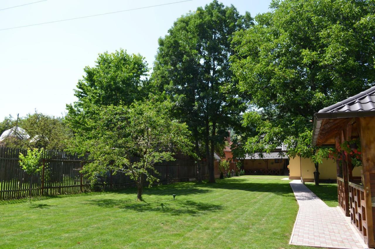 Casa Pricas Villa Moieciu de Jos Bagian luar foto