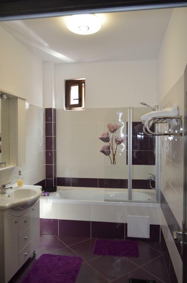 Casa Pricas Villa Moieciu de Jos Bagian luar foto